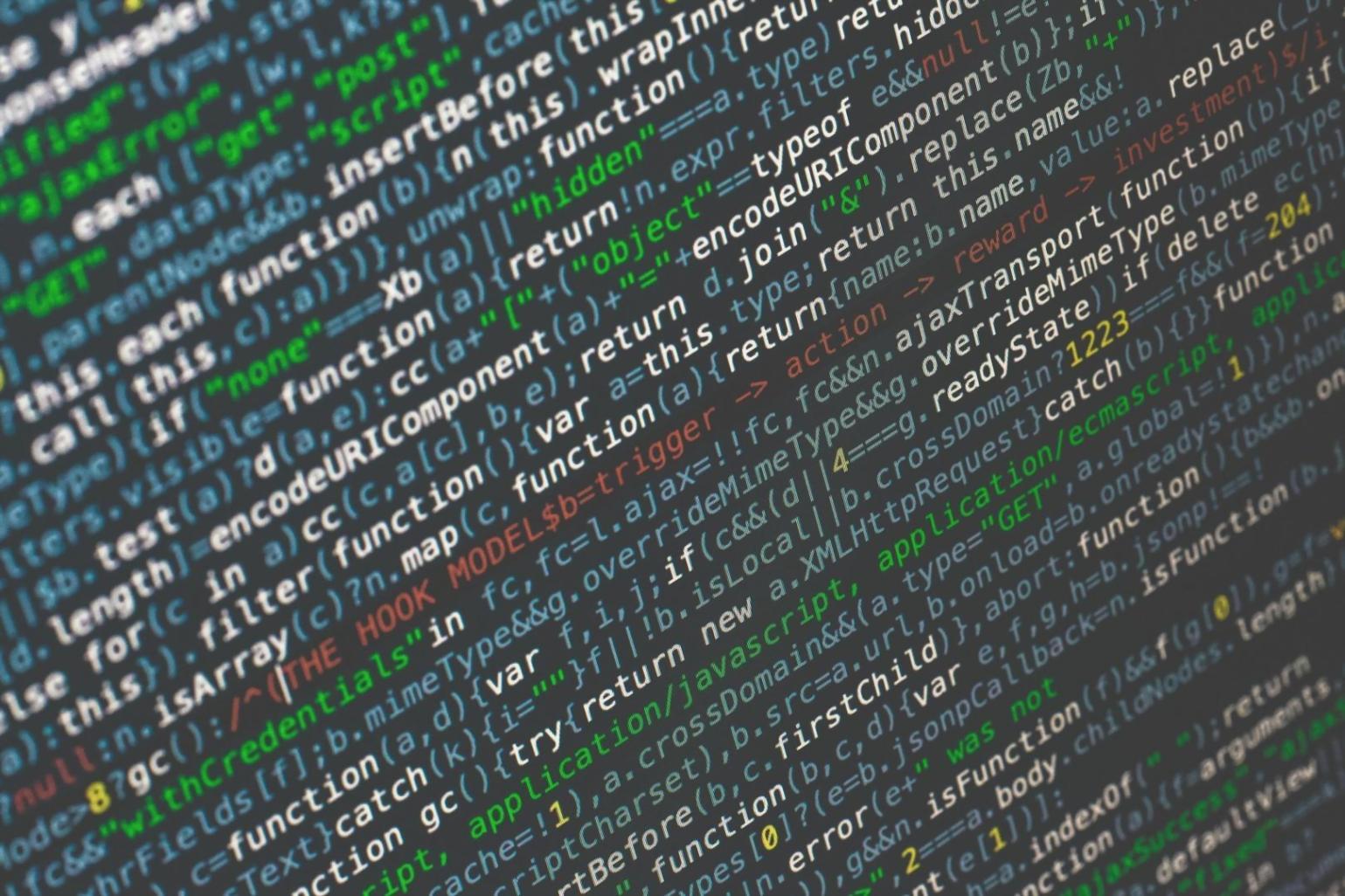 Modernes Arbeitsumfeld mit kollaborativer Atmosphäre